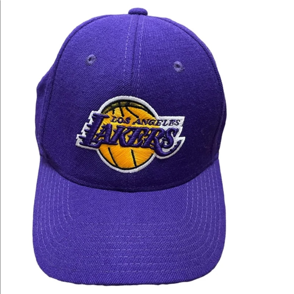 ADIDAS LA Lakers Hat Purple